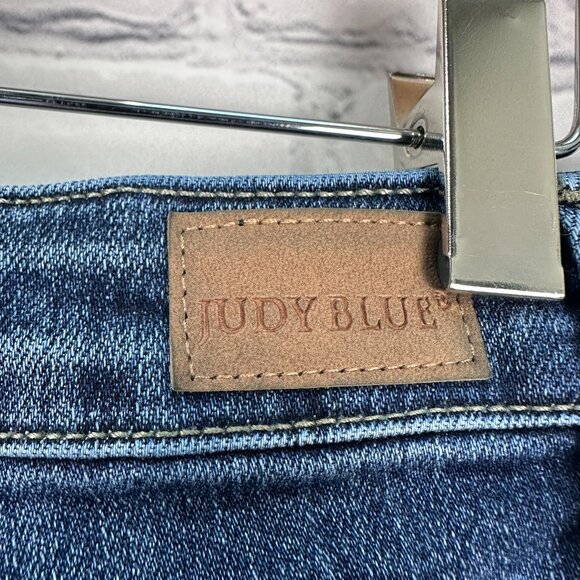 Judy Blue Women's Skinny Fit Control Top Raw Hem Capri Jean, Size 11/30, Auburn - Picture 10 of 16